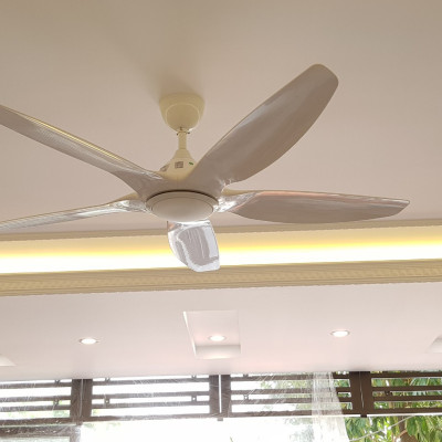 Quạt trần có đèn trang trí, màu trắng sang trọng, động cơ ĐC tiết kiệm điện, có điều khiển từ xa và hẹn giờ