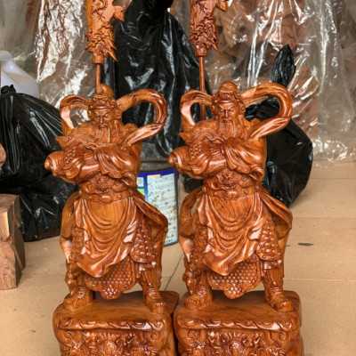 Tượng quan công quanh tay đứng trên đầu hổ phù kt cao 70