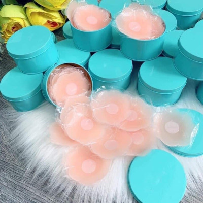 Hộp xanh 10 miếng dán ngực silicon dính hình hoa mai