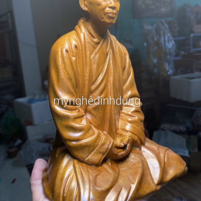 TƯỢNG THIỄN SU THÍCH NHAT HẠNH BẰNG GỖ BÁCH XANH THƠM NỨC KT CAO 20×11.5CM