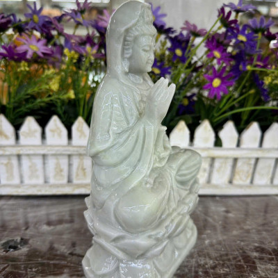 Tượng Phật Bà Quan Âm ngồi đài sen đá trắng xanh trang trí xe ôtô xe hơi, bàn làm việc - Cao 20 cm