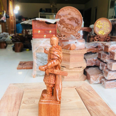 Tượng hoàng đế quang trung bằng gỗ hương đá kt cao 20×7×6cm