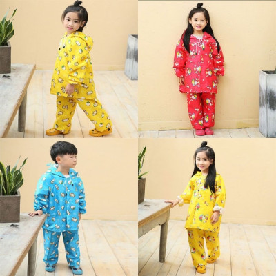 Quần áo mưa trẻ em từ 6 - 8 tuổi họa tiết hoạt hình , xinh xắn  , vải dù chống thấm , có túi đựng dễ thương , giao màu ngẫu nhiên