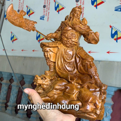 Tượng quan công múa đao bằng gỗ bách xanh thơm nức kt cao 30cm 