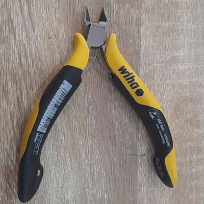 Kìm cắt điện tử ESD Wiha 33521 chống tĩnh điện