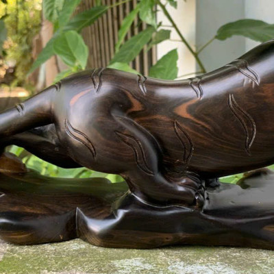 Tượng con hổ phong thủy bằng gỗ mun hoa kt 40cm 