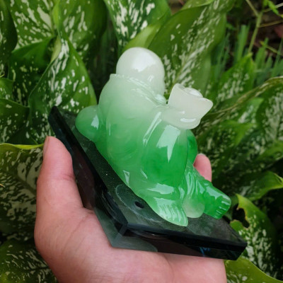 Tượng Phật Di Lặc Ngọc Phong Thủy Gắn Ô Tô Có Ngăn NướcHoa – Mang Lại May Mắn & Bình An