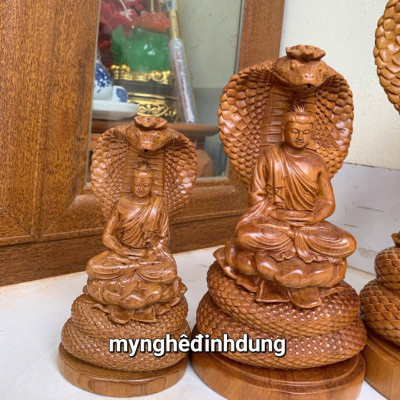 Tượng thần rắn bảo vệ Đức Phật xông trầm bằng gỗ bách xanh thơm nức kt cao 30x14x12cm 