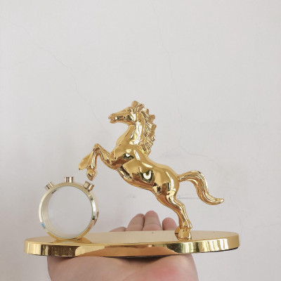 Tượng ngựa mạ vàng có vòng tròn pha lê đựng nước hoa trang trí không gian xe hơi, bàn làm việc