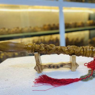 Bút tiền tài phong thủy khắc thân long phụng bằng gỗ bách xanh đẹp long lanh kt dài 40 tròn 5cm  