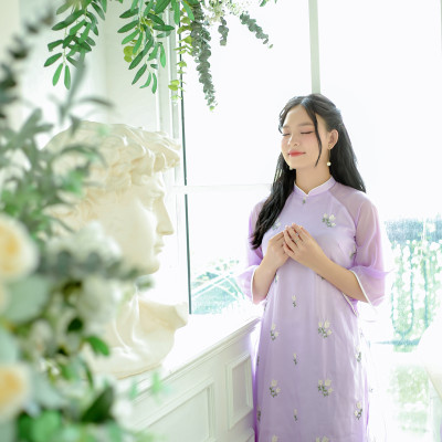 Áo dài cách tân tơ tím 4 tà thêu hoa lá ( size M )