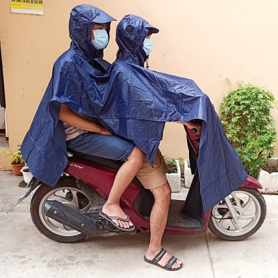 Áo mưa cánh dơi 2 đầu chất liệu vải dù siêu dày dặn, có túi đựng dễ bảo quản, màu sắc giao ngẫu nhiên