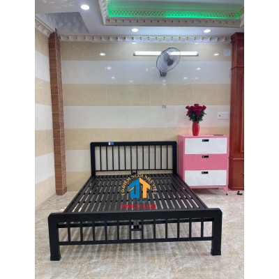 Giường sắt mỹ nghệ vuông ĐẠI THÀNH 1M4X2M