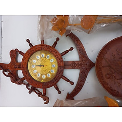 Đồng hồ mỏ neo treo tường bằng gỗ hương đá kt 85×60×10cm