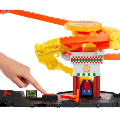 Đồ Chơi Cuộc Chiến Giữa Rắn Hổ Mang Và Tiệm Pizza Hot Wheels City HTN81