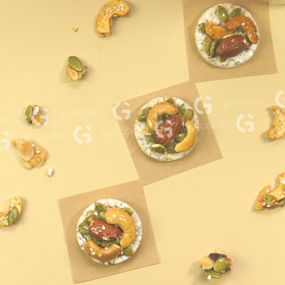 Snack Gạo Lứt Phủ Granola Siêu Hạt GUfoods 200g - Bữa ăn nhẹ tiện lợi, Giàu dinh dưỡng, Ăn vặt healthy, Hỗ trợ giảm cân, Ăn kiêng, Eat clean, Thuần chay