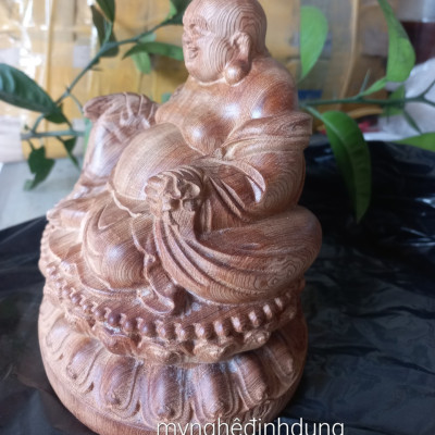 Tượng phật di lặc ngồi đài sen bằng gỗ ngọc am thơm nức kt 15×14×12cm 