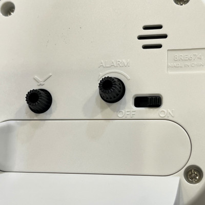 Đồng hồ Rhythm 8RE674WR03 – Kt 10.0 x 10.3 x 5.7cm, 110g. Vỏ nhựa, dùng PIN