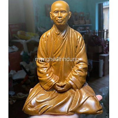 TƯỢNG THIỄN SU THÍCH NHAT HẠNH BẰNG GỖ BÁCH XANH THƠM NỨC KT CAO 20×11.5CM
