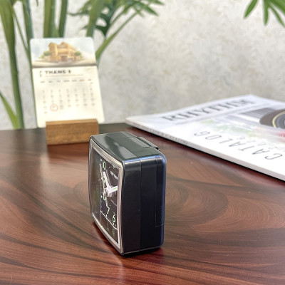 Đồng hồ Rhythm CRE210NR71. Kt 5.7 x 5.7 x 3.3cm, 55g Vỏ nhựa. Dùng Pin.