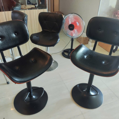 Ghế bar thân gỗ nệm da Pu CB2287A-P Nội thất Capta Ghế đảo bếp lưng gỗ nệm bọc da PU màu đen chân thép sơn tĩnh điện màu đen tăng giảm