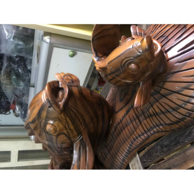 Tượng Cá Chép Mẹ Con Gỗ Gõ Sọc Đen Đậm Size Dài 60cm Cao 30cm Ngang 25cm Anh Chị Trưng Phòng Khách Nhà, Công Ty, Trên Bàn Uống Trà , Quà Biếu Tặng ý nghĩa cá chép có cá có tiền tài lộc ạ