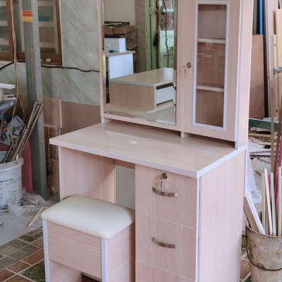 Bàn trang điểm gương hộc mở 80 x 150 x 45 Cm (màu gỗ tự nhiên)