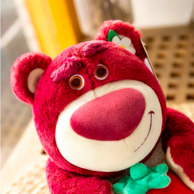 Thú nhồi bông gấu Lotso ôm trái dâu dễ thương - Size từ 40 đến 90cm - Quà tặng gấu bông gấu dâu êm mịn.