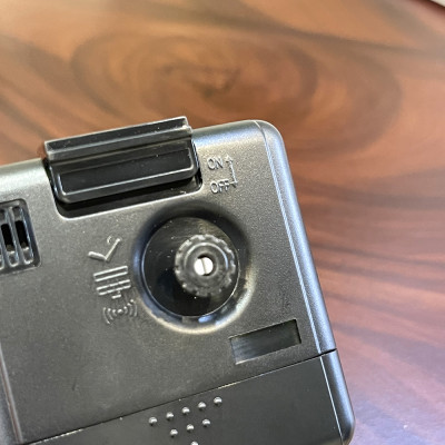 Đồng hồ Rhythm CRE210NR71. Kt 5.7 x 5.7 x 3.3cm, 55g Vỏ nhựa. Dùng Pin.