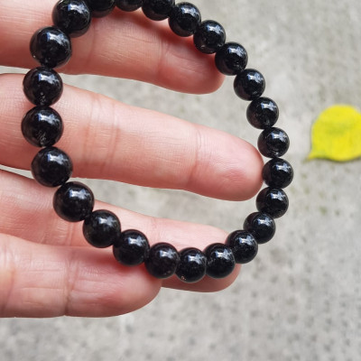 Vòng tay nữ thạch anh tóc đen dầy kín tự nhiên size hạt 8mm màu đen đậm bóng đẹp hợp mệnh thủy mệnh Mộc đeo đẹp may mắn hợp mệnh tuổi tốt sức khỏe công việc ạ