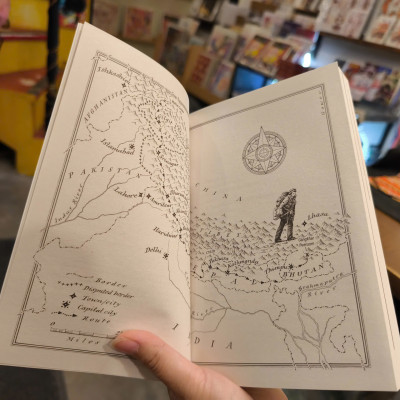 Sách - Walking the Himalayas by Levison Wood: An Adventure of Survival and Endurance