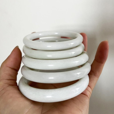 Vòng đá thật, ngọc thật bản tròn đũa màu trắng, hồng thanh lịch cho hàng hiếm xưởng nhà tự làm.