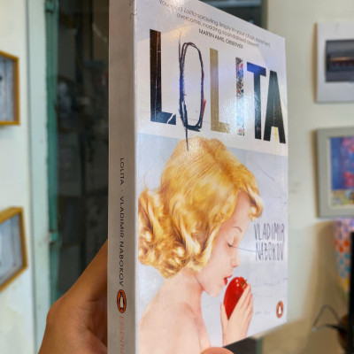 Sách - Lolita by Vladimir Nabokov | Classics Fiction / Russia Literature / Ngoại văn Nhập khẩu