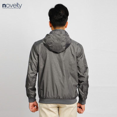 Áo jacket nam in chìm nón rời Novelty xám đậm 2203262