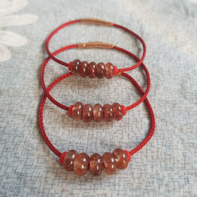 Vòng Tay 5 đồng tiền may mắn kiểu  đá thạch anh tóc đỏ tự nhiên dây đỏ tài lộc  nữ mệnh hỏa mệnh thổ đeo xinh đẹp ạ
