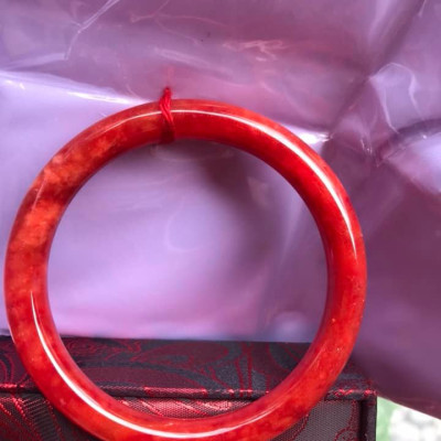 CHIẾC VÒNG SIZE 60MM TO ĐÁ CẨM THẠCH ĐỎ ĐẸP MÀU ĐỎ CAM TƯƠI BÓNG ĐẸP  HỢP MỆNH HỎA THỔ 58KG ĐẾN 69KG