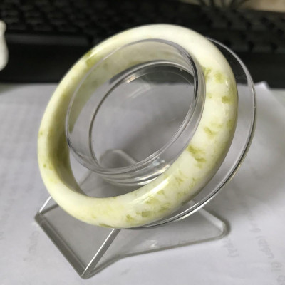 Vòng tay đá tự nhiên màu vàng chanh cho người mệnh Thủy và Kim cao từ 1.5 đến 2.3 cm