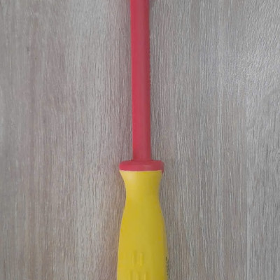 Tua vít vặn đai ốc cách điện 1000V VDE 7mm x 125mm SATA 61407