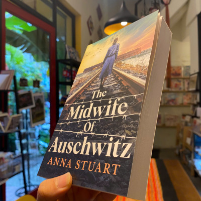 Sách - The Midwife of Auschwitz: A Heartbreaking True Story, Gripping World War 2 Historical Novel by Anna Stuart