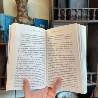 Sách - How Death Becomes Life: Notes from a Transplant Surgeon by Joshua Mezrich