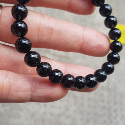 Vòng tay nữ thạch anh tóc đen dầy kín tự nhiên size hạt 8mm màu đen đậm bóng đẹp hợp mệnh thủy mệnh Mộc đeo đẹp may mắn hợp mệnh tuổi tốt sức khỏe công việc ạ