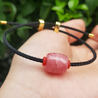 Vòng tay Charm Đá Đào Hoa hồng tươi tự nhiên bóng đẹp phối dây đen may mắn có khoen chỉnh theo tay lớn nhỏ được Nữ mệnh hỏa, mệnh thổ đeo xinh tay may mắn tài lộc tốt công việc ạ