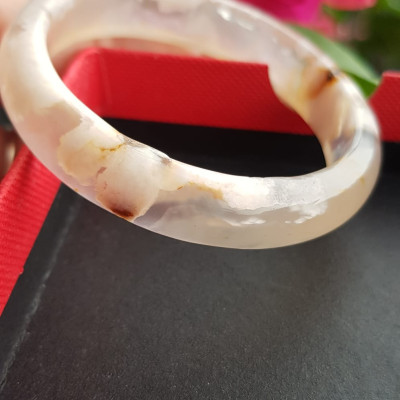 Vòng tay phong thuỷ Nữ Bản Hẹ Đá Mã Não trắng vàng nhẹ bông hoa bóng đẹp Vòng tay Nữ Ni 48mm x Cao 11mm x dầy 6mm Nữ tay nhỏ cân nặng 30kg - 45kg đeo đẹp ạ