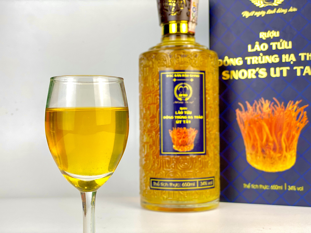 Rượu Lão Tửu Đông Trùng Hạ Thảo Út Tây - Chai Thủy Tinh 650ml - Đặc Sản Hậu Giang