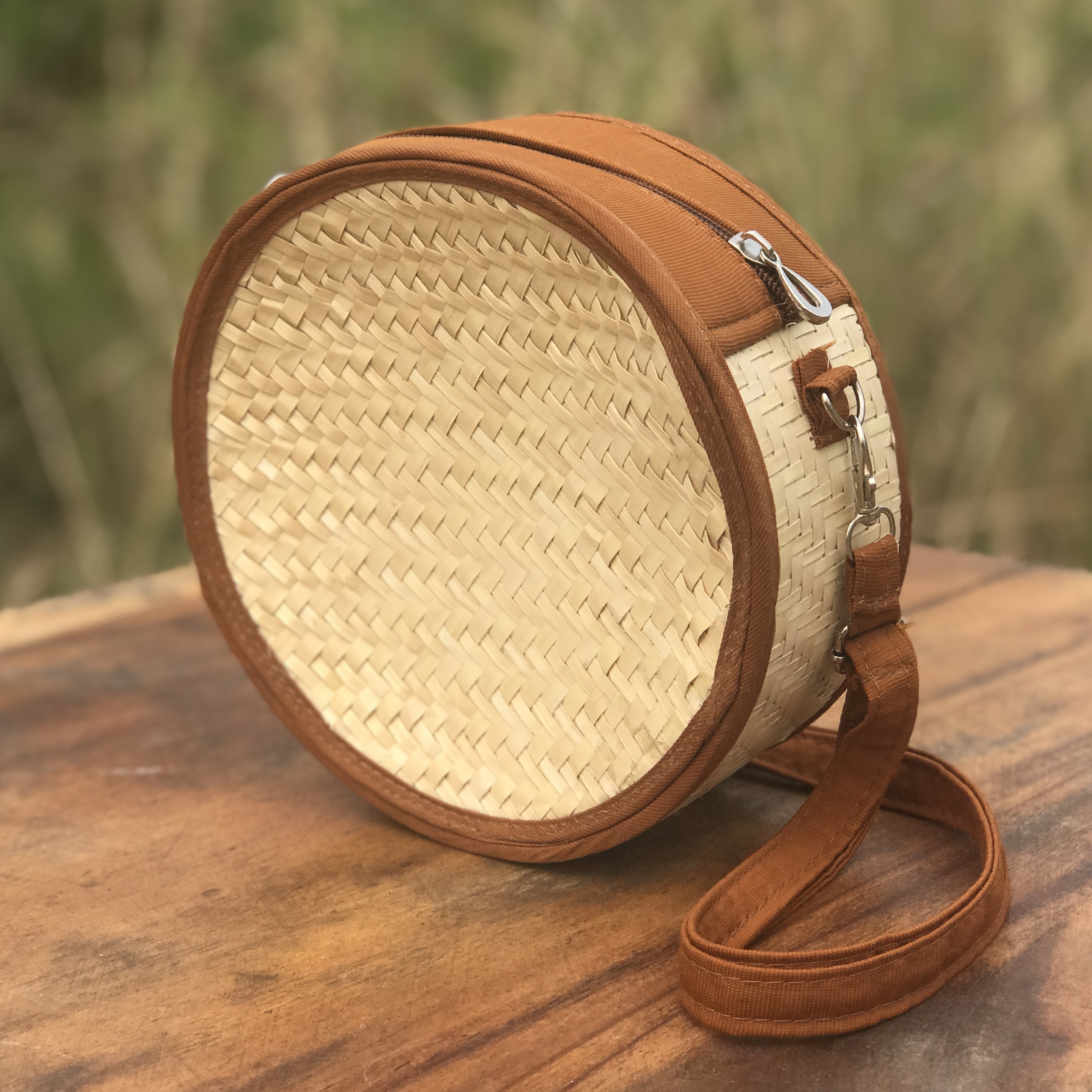 Túi Lá Buông Hình Trống