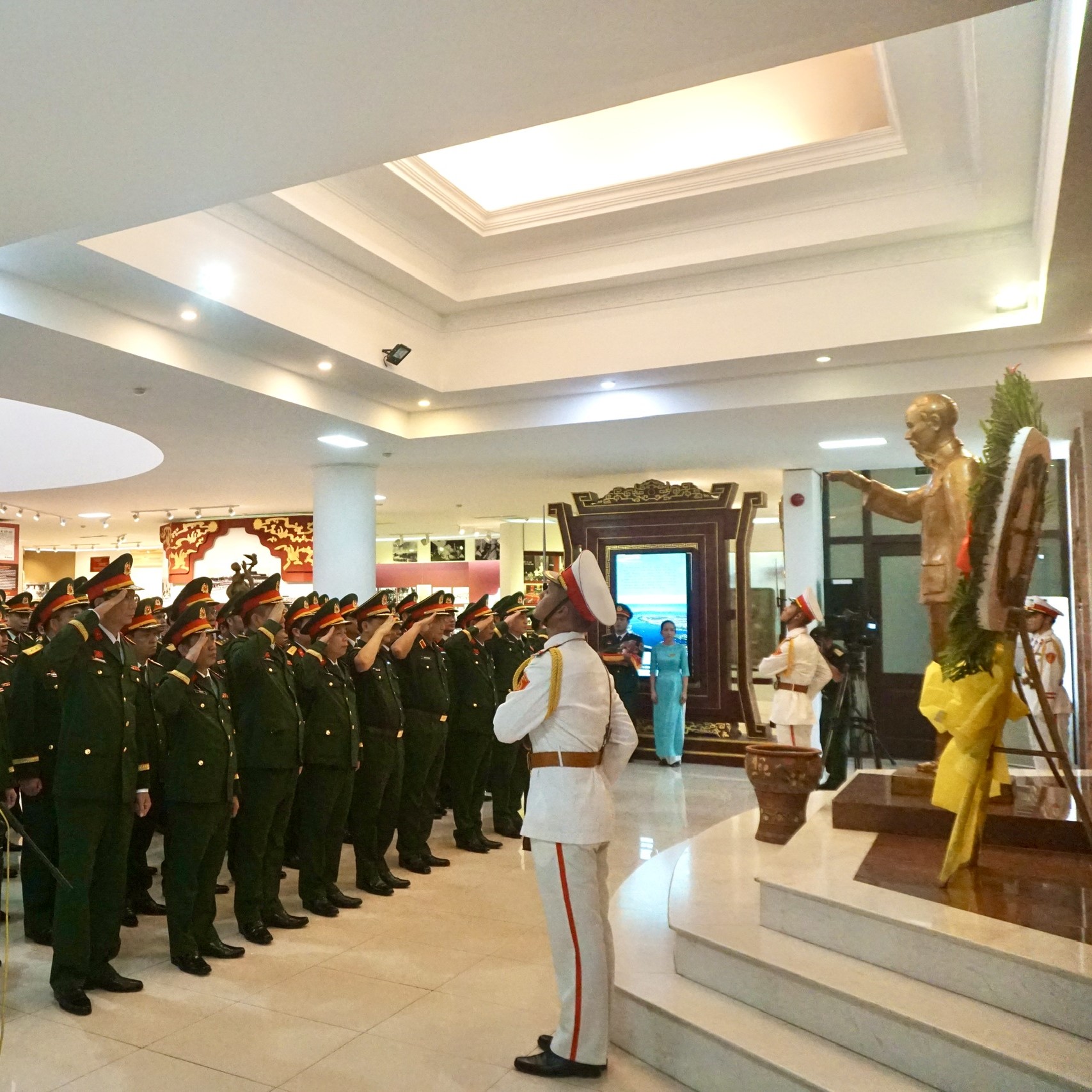 Đoàn Công Tác Bộ Quốc Phòng, Đoàn Công Tác Quân Khu 4 Và Đoàn Đại Biểu Tham Dự Đại Hội Đại Biểu Đảng Bộ Quân Sự Thành Phố Huế Lần Thứ XIII, Nhiệm Kỳ 2025 - 2030 Long Trọng Tổ Chức Lễ Dâng Hoa Và Báo C