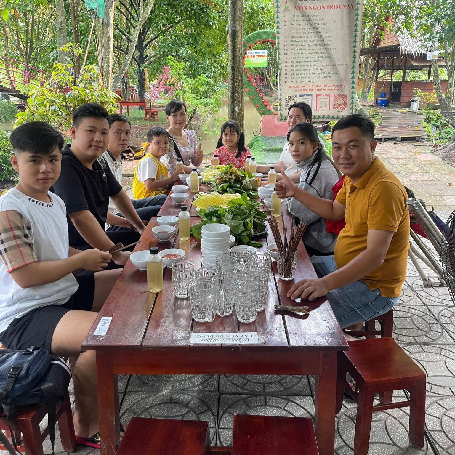 Khám Phá Ẩm Thực Miền Tây Tại Tuấn Tường – Hương Vị Quê Nhà Giữa Không Gian Xanh