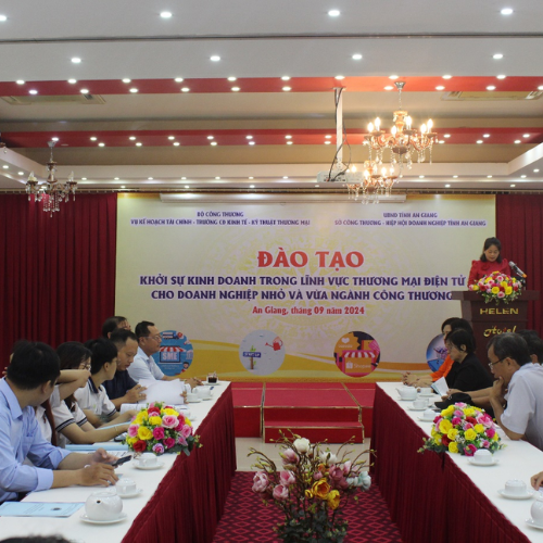 An Giang Tổ Chức Đào Tạo "Khởi Sự Kinh Doanh Trong Lĩnh Vực Thương Mại Điện Tử Cho Doanh Nghiệp Nhỏ Và Vừa"