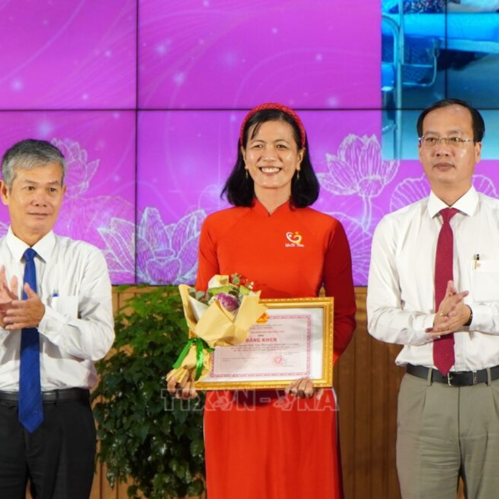 Cô Giáo Khuyết Tật Với Hành Trình Truyền Lửa Yêu Thương