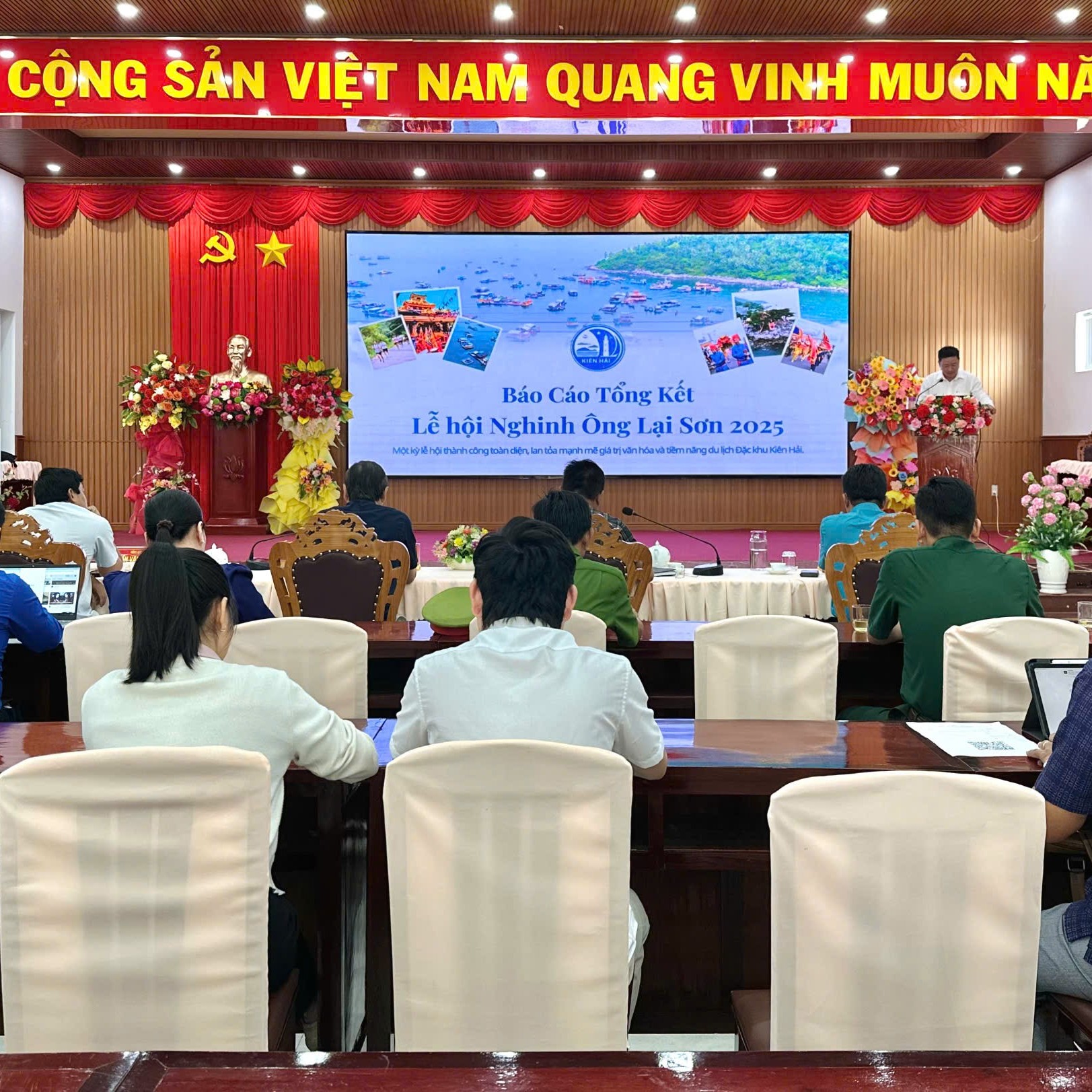 UBND Đặc Khu Kiên Hải Tổ Chức Hội Nghị Tổng Kết Và Khen Thưởng Lễ Hội Nghinh Ông Lại Sơn Năm 2025